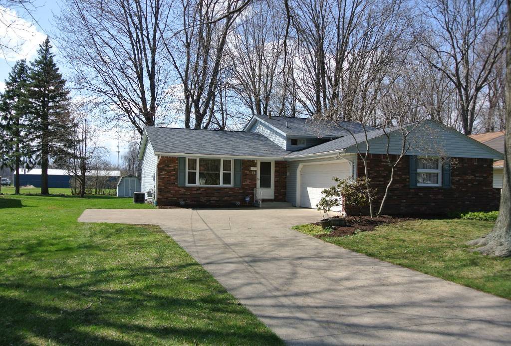 JUST LISTED in NORTH RIDGEVILLE, OHIO